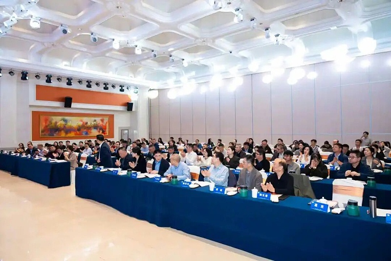 依斯倍受邀出席蘇州市科技裝備商會換屆大會，榮膺理事單位開啟新征程2