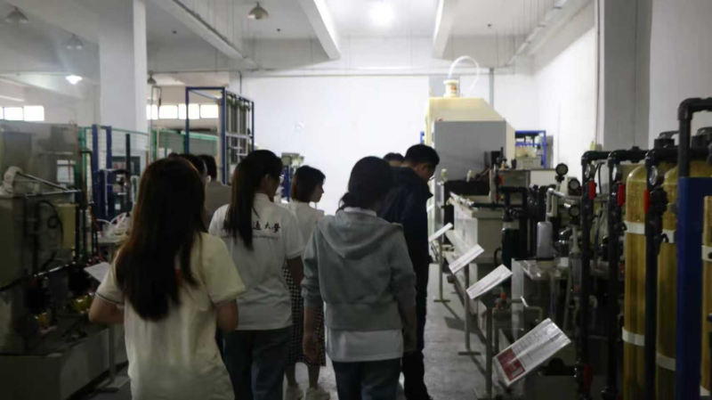 華東交通大學(xué)一行參訪依斯倍工業(yè)廢水處理中試平臺(tái)，校企攜手智啟創(chuàng)新新征程 (2)