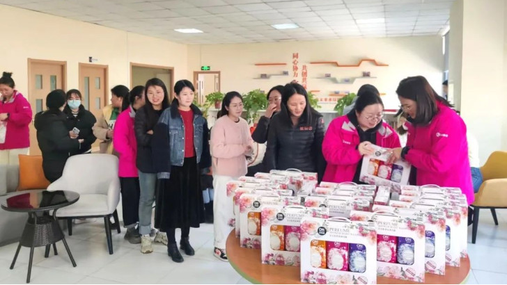 佳片有約 溫情三月 |依斯倍環保工會組織女職工開展“三八”婦女節觀影活動