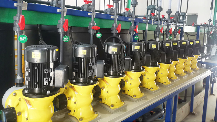 污水處理設(shè)備中耐酸堿臥式離心泵啟動(dòng)注意事項(xiàng)